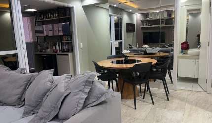 Lindo apartamento na praça do Habib´s!