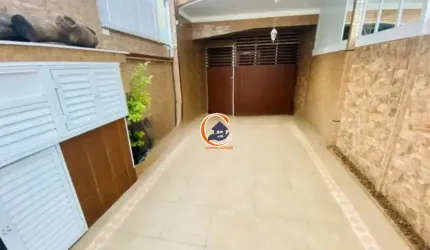 casa sobreposta alta - Marapé - 260m - 3 dorm - 2 vagas e piscina