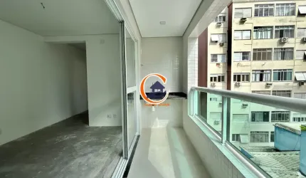 Apartamento novo  na quadra da praia - Embaré - 2 suítes- 1 vaga