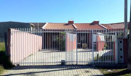 Ótima casa em condomínio fechado no Sítio Cercado.