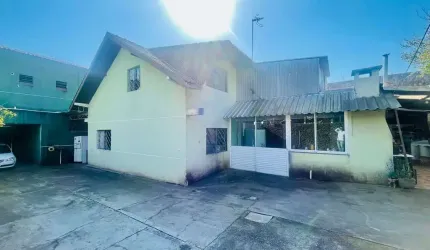Sobrado com 3 quartos  à venda, 330.00 m2 por R$1800000.00  - Campo Pequeno - Colombo/PR