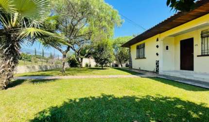 Casa Residencial com 3 quartos  à venda, 210.00 m2 por R$1300000.00  - Butiatumirim - Colombo/PR