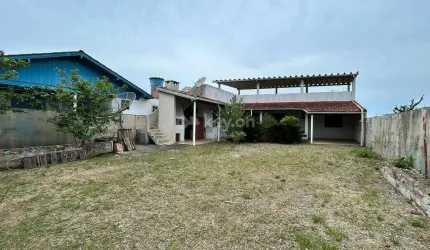 Oportunidade Imperdível – Casa Próxima à Entrada de Laguna!