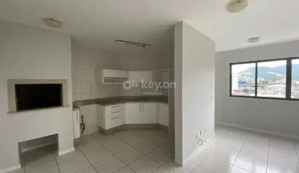 Oportunidade de Apartamento Amplo e Semi Mobiliado!