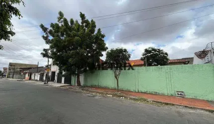 Casa plana à venda, 246m2, 3 quartos, 1 suíte, 3 vagas, por R$ 400.000
