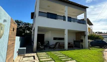 Casa Duplex com 5 quartos PORTEIRA FECHADA  á 1 quadra do MAR - JAPARATINGA