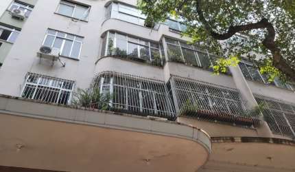 Excepcional 4 quartos com Sala em dois Ambientes, Banheiro social e Suite e banheiro de Serviço com duas Dependência de empregada.frente Varanda Sol manhã, Oportunidade Única para investimento 260m² O
