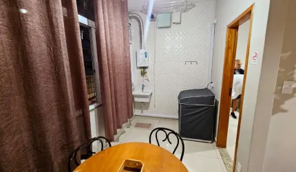 Excepcional sala e quarto separado frente piso frio sala dois Ambientes, Cozinha planejada, banheiro Social com Box Blindex tudo estado de primeira locação Entrar e maror nada fazer.
