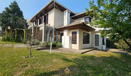 Casa em condomínio fechado em Santa Felicidade