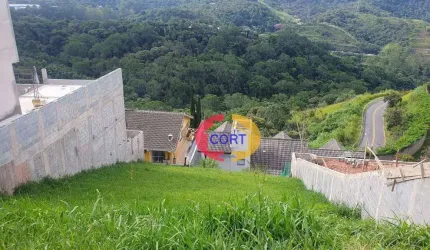 Lote com leve declive à venda no condomínio Arujá Hill's III!!!