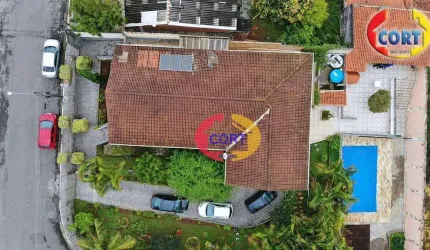 Casa em amplo terreno à venda no bairro Jordanopolis em Arujá!!!
