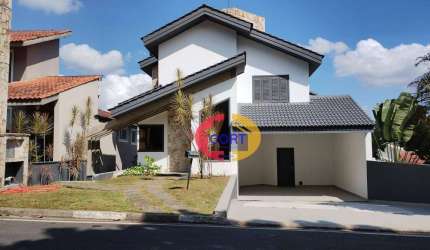 Casa para venda com lareira e quintal em condomínio de Arujá!!!
