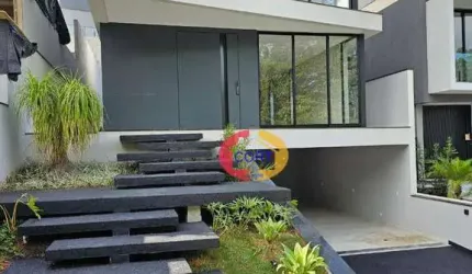 Casa moderna para venda bem localizada em condomínio de Arujá!!!