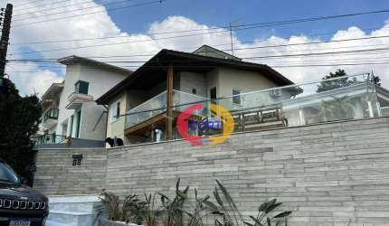 Casa ampla para venda no condomínio Arujazinho IV!!!