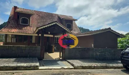 Casa à venda no condomínio Arujazinho I, II, III.