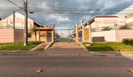 Sobrado em condominio estruturado no Xaxim