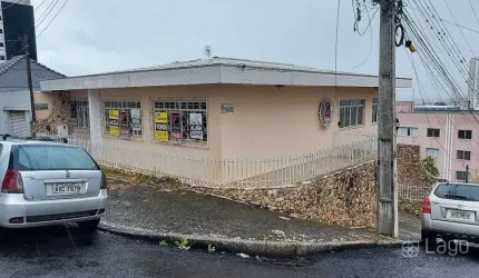 Casa à venda em Centro