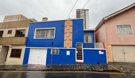 Casa à venda em Centro