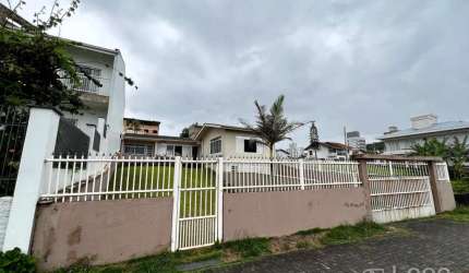 Casa frente para o mar