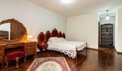 Casa tipo para venda com 3 quartos, sendo 1 suíte, 242m²
