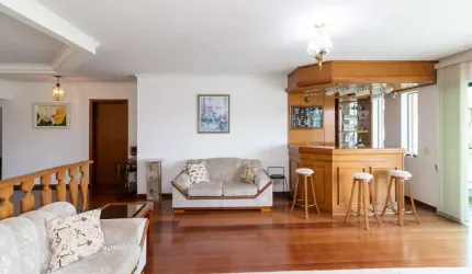Casa tipo para venda com 6 quartos, sendo 3 suítes, 777m²