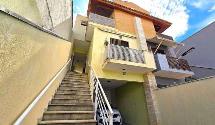 Casa tipo para venda com 4 quartos, sendo 3 suítes, 210m²