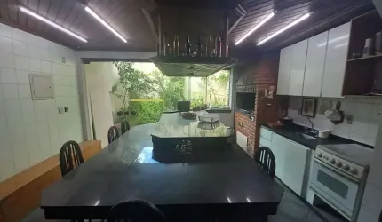 Sobrado com 3 dormitórios para alugar, 250 m² por R$ 4.400,00/mês - Vila Assis Brasil - Mauá/SP