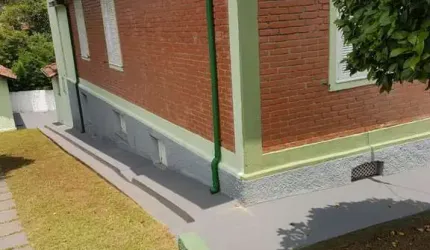 CASA  NO CENTRO ALTO