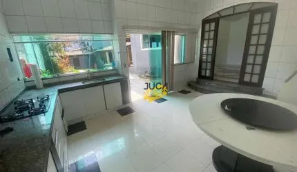 Sobrado com 3 dormitórios para alugar, 250 m² por R$ 3.000,00/mês - Vila Nossa Senhora das Vitórias - Mauá/SP