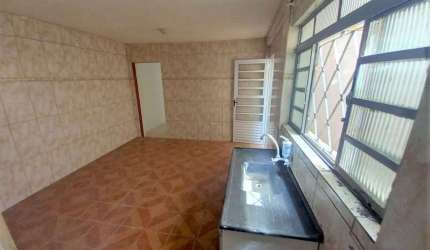 Casa com 1 dormitório para alugar por R$ 1.100,00 - Vila Bocaina - Mauá/SP