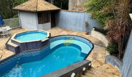 Sobrado com 3 dormitórios com Pscina aquecida