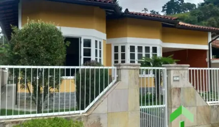 Casa com 2 Quartos Área Gourmet no Cond. Village, que tem Piscina, Lago e Campo em Ipiabas