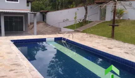 Casa com 4 quartos, piscina, area gourmet, lago no Residencial Sitio da Neblina em Ipiabas