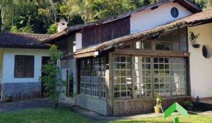 Sitio com 2 Casas, Piscina, Área Gourmet, Pasto, Plantio de Eucalipto com 16 Alqueires