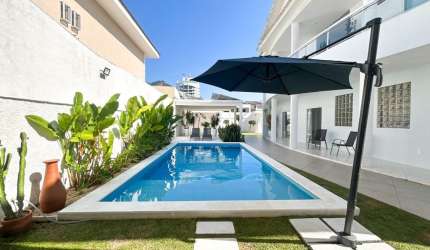 Casa duplex no Recreio em condominio fechado.