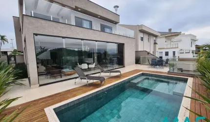Casa Seminova - Linda e Moderna - Vista Livre !