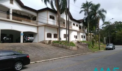 Mansão de Esquina no Alpha 1 - Oportunidade para Retrofit - Aceita Permuta