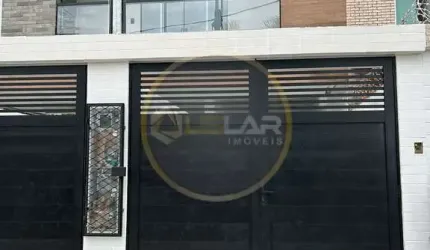 Casa Nova Sobreposta Térrea com 3 dorms e quintal -  Marapé / Santos