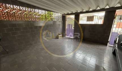 Casa térrea de 2 dormitórios e garagem por R$ 340 mil - Caneleira / Santos