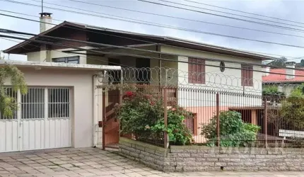 Casa com 4 quartos à venda no Medianeira, Farroupilha , 239 m2 por R$ 700.000