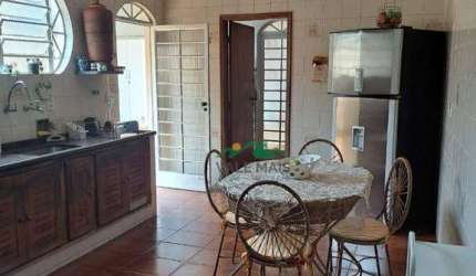Casa com 4 dormitórios à venda, 268 m² por R$ 900.000,00 - Centro - Guaratinguetá/SP