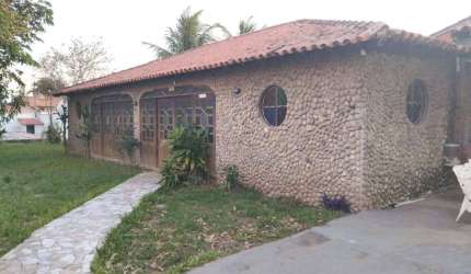 Ótima casa com PISCINA
