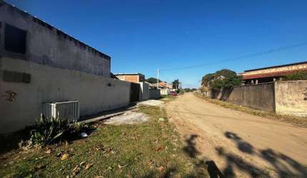 Terreno Com 384 m2, com área construída
