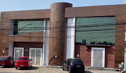 Espaço Comercial Premium para Locação - Prédio moderno e bem localizado