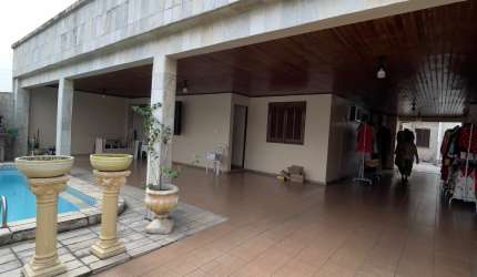 Vendo excelente casa, com conforto e segurança .