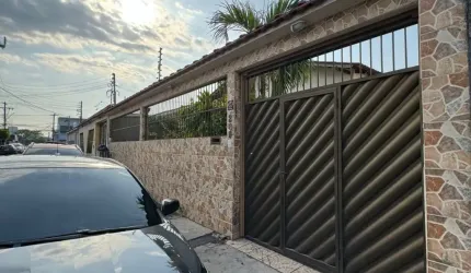 LINDA CASA A VENDA NO BAIRRO DOM PEDRO - MANAUS/AM