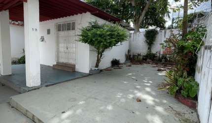 Casa disponível para locação no Parque 10 de Novembro