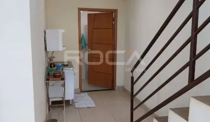Casa à venda na Vila Virgínia, Ribeirão Preto: ótima localização e espaços amplos!