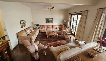 Linda Casa à Venda no Jardim Sumaré, Ribeirão Preto: 3 Dormitórios e 5 Vagas de Garagem!