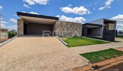Casa térrea em Condomínio Fechado Locação e á venda com 3 suítes no Residencial Alto do Castelo I em Ribeirão Preto.